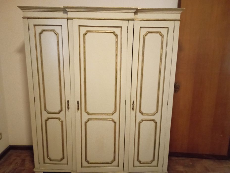Armário vintage com 3 portas