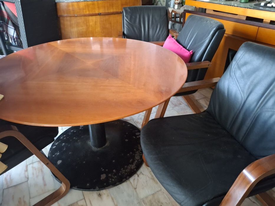 Mesa sala com cadeiras