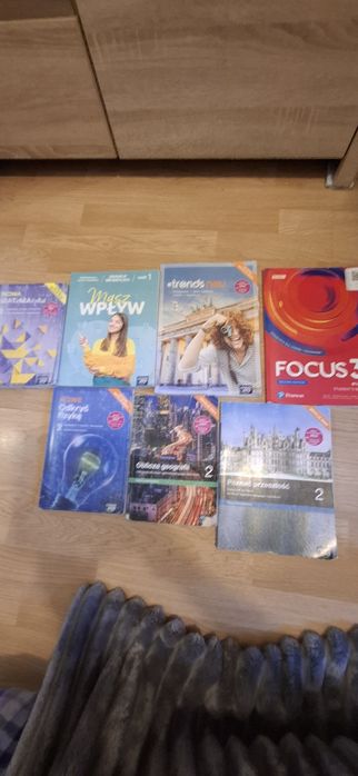Zestaw podręczników do 2 klasy liceum i technikum