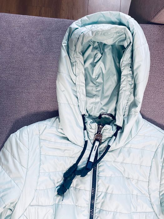 Демісезонне жіноче пальто мало вживане