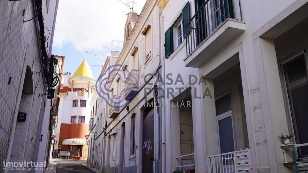 Prédio para Investimento no Centro de Sesimbra a 4 Minutos da Praia