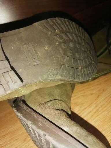 Botas altas em pele caqui Cubanas Agora 50 €