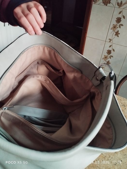 Sprzedam torebkę biało-szarą