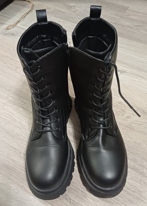 Нові кожані сапоги