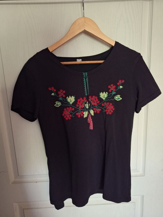 Чорна вишиванка футболка
