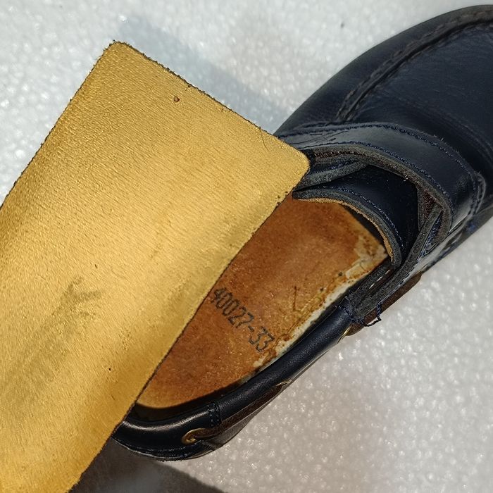 Sapatos em Pele Azul Marca Fute Criança Tamanho 33