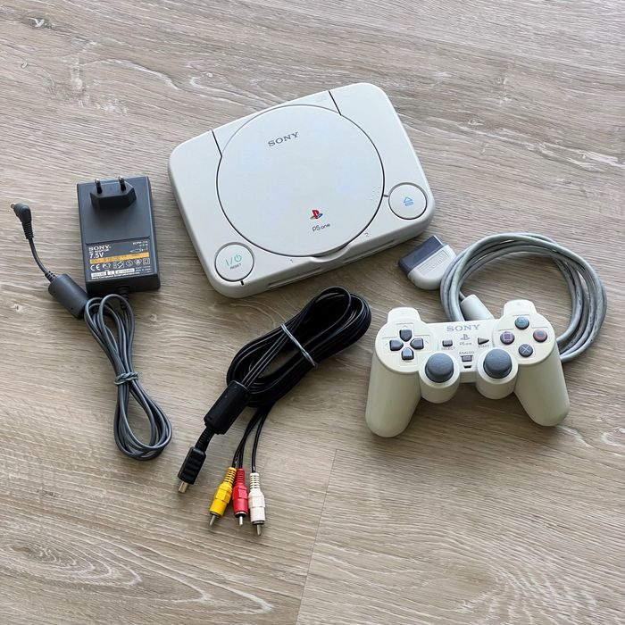 PS One (PS1) Completa + Acessórios Fátima • OLX.pt