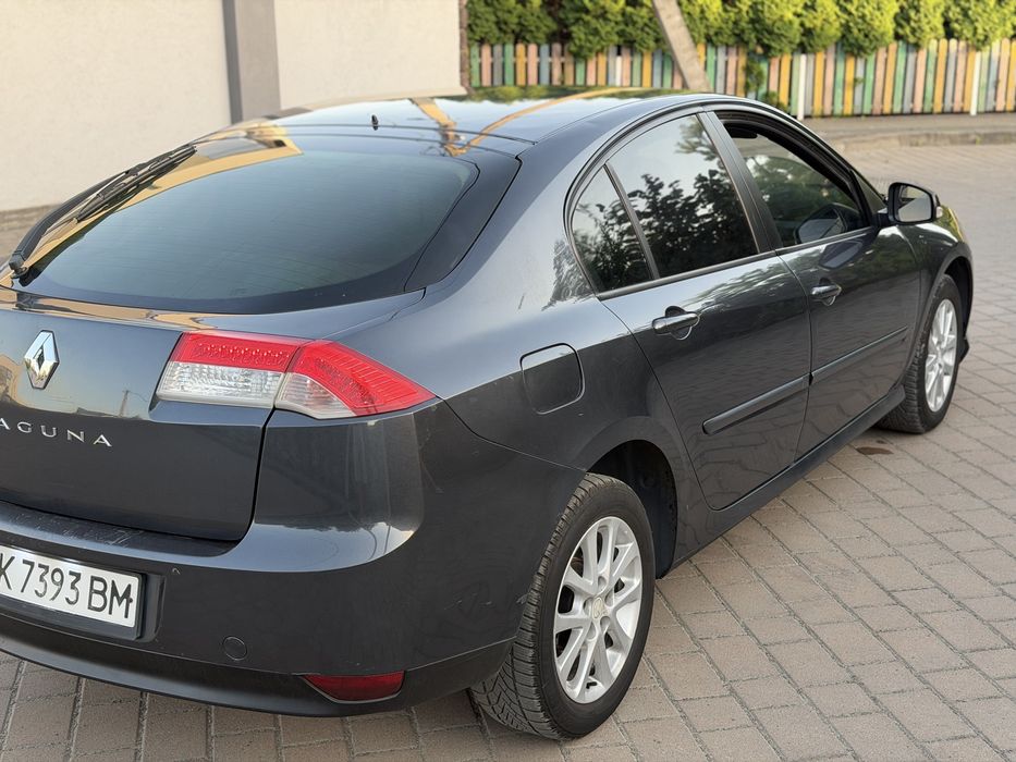 Renault Laguna III гарний стан, чудова техніка.