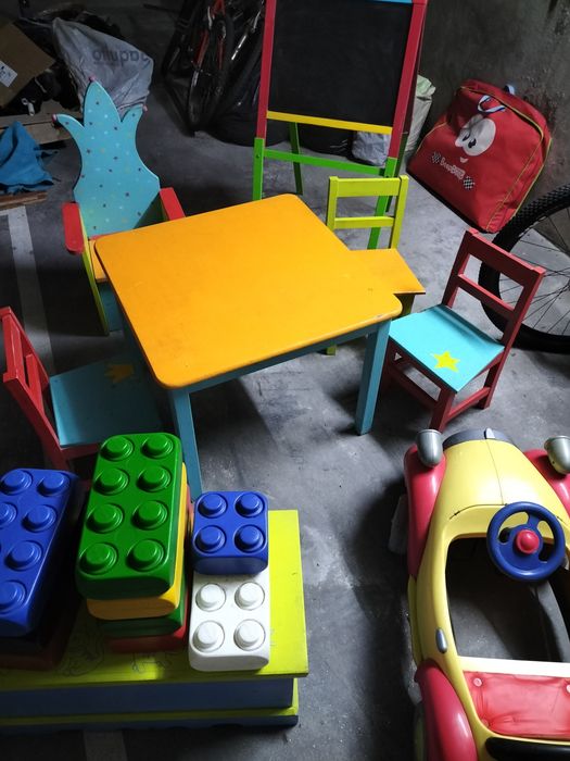 Conjunto para criança brinquedos mesa e cadeiras