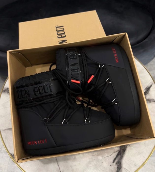 Кроссовки Moon Boot