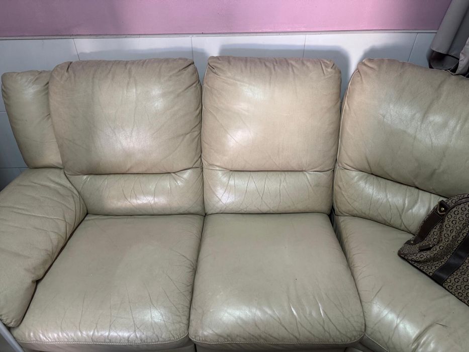 Vendo sofa bege em pele