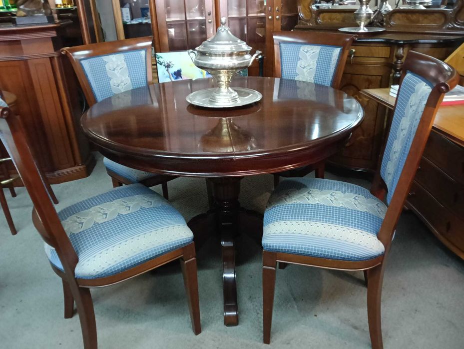 Mesa de jantar com 4 cadeiras
