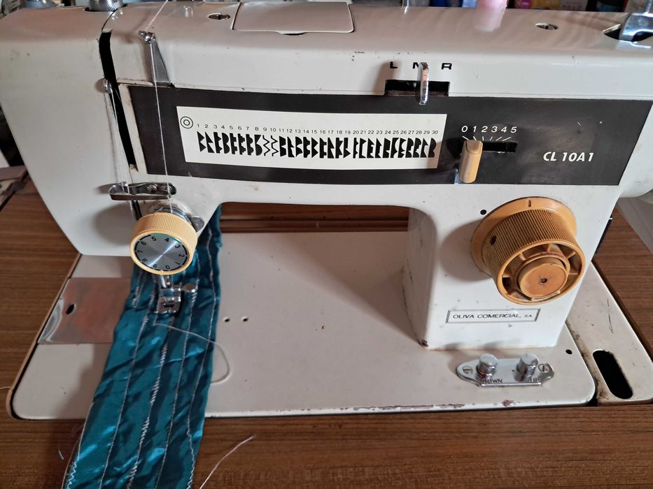Maq,de costura Oliva Comercial Negociável