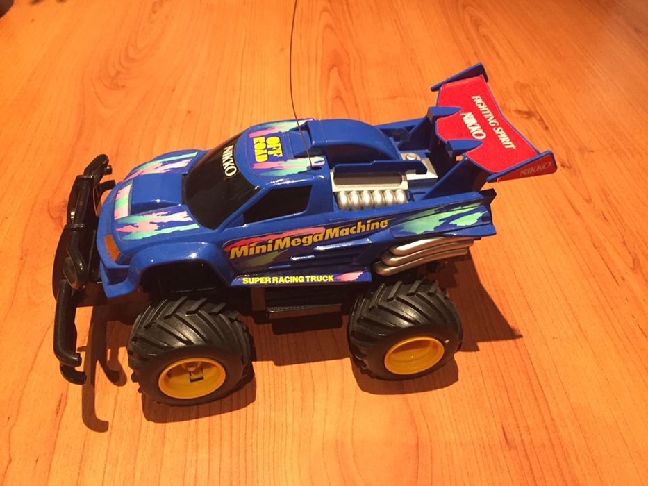 Carros telecomandados marca Niko e Ninco