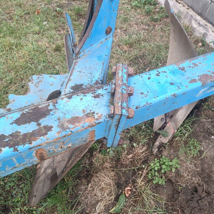 Продам плуг лемкен оборотний