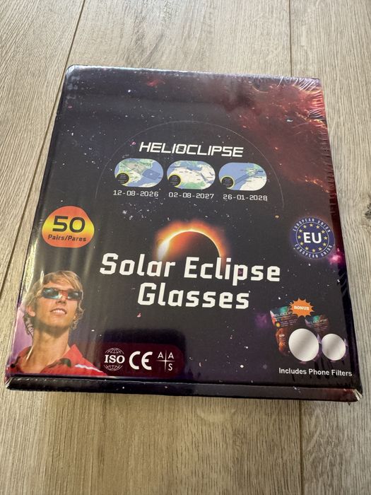 zestaw 50 par certyfikowanych okularów do bezpiecznej obserwacji zaćmienia Słońca marki Helioclipse