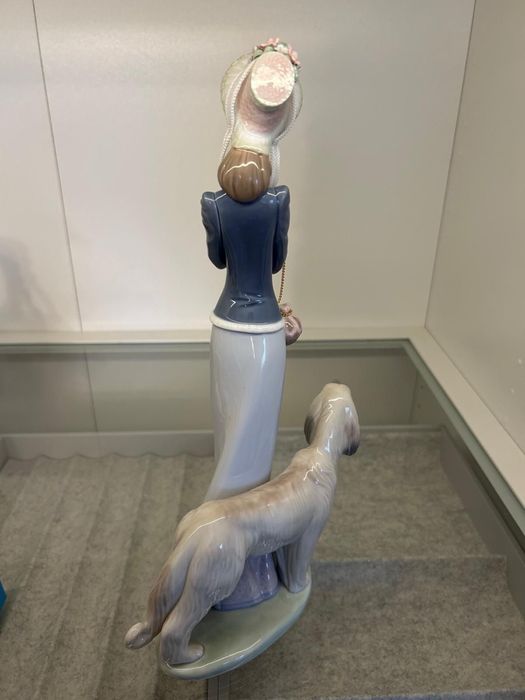 Lladró “De Paseo con el perro 1537” com caixa original