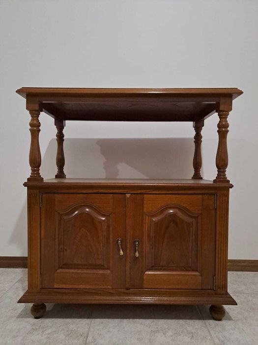 Móvel para TV em madeira