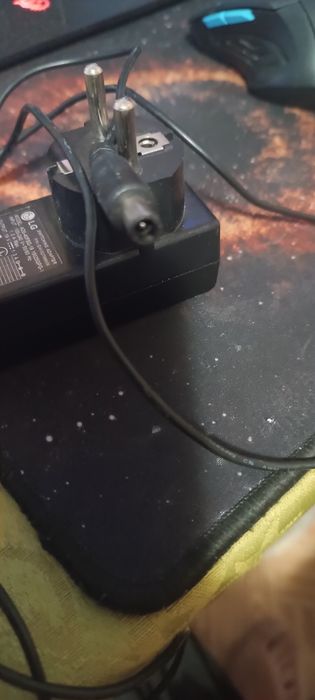 Блоки живлення для шуруповерту TEKHMANN і монітора LG