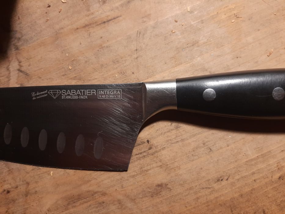 Faca Santoku sabatier integra x45 cr mo v15
