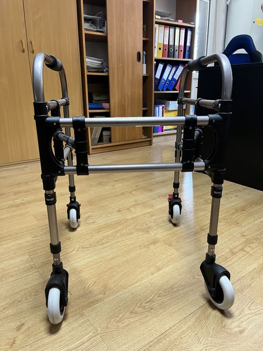 Balkonik przestawny na 4 kółkach  MIKIRAD