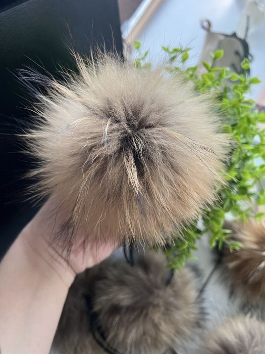 Балабон на шапку мех натуральный енот