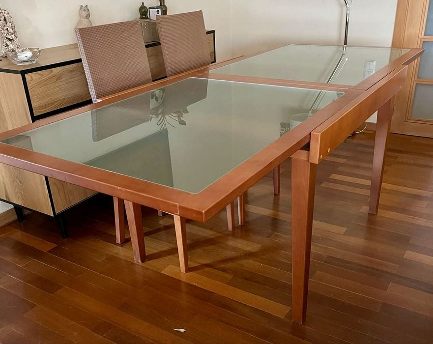Mesa de Jantar Extensível em Cerejeira (110cm a 220cm)