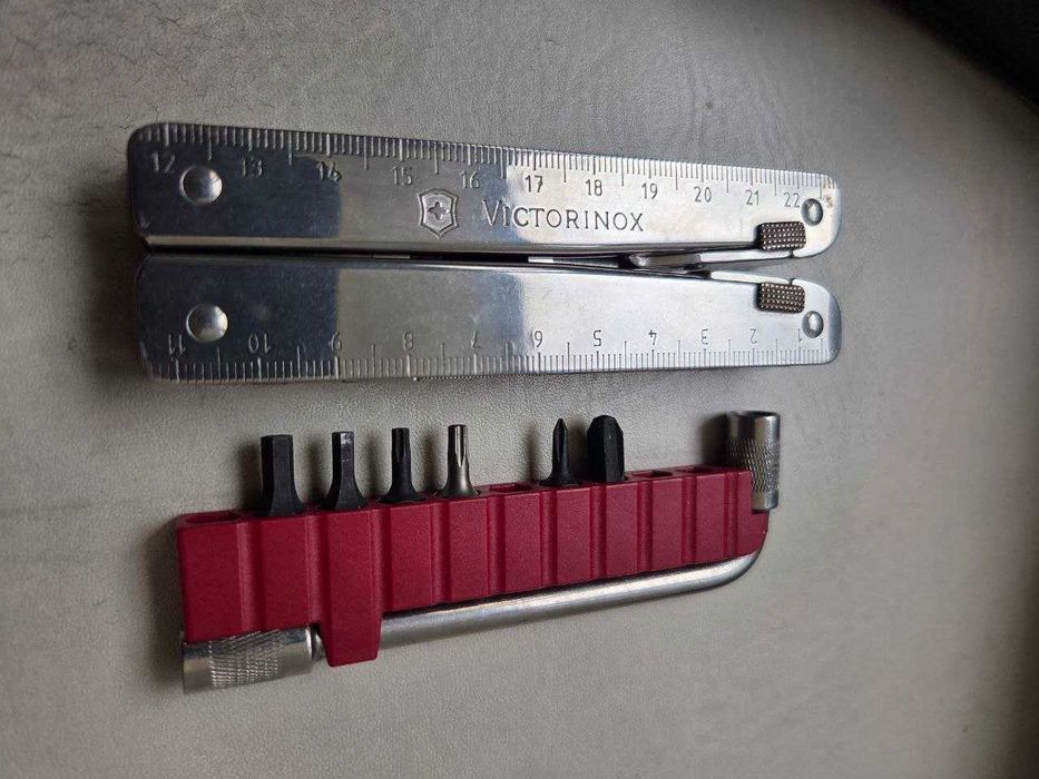 Victorinox SwissTool Plus – multitool, stan idealny, jak nowy