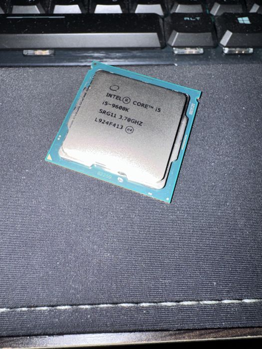 Процесор Intel Core i5 9600k