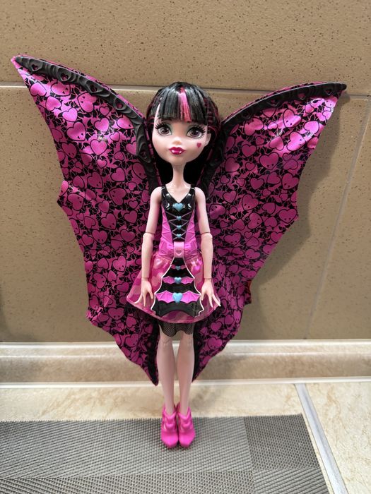 Кукла Monster High Дракулаура с крильями