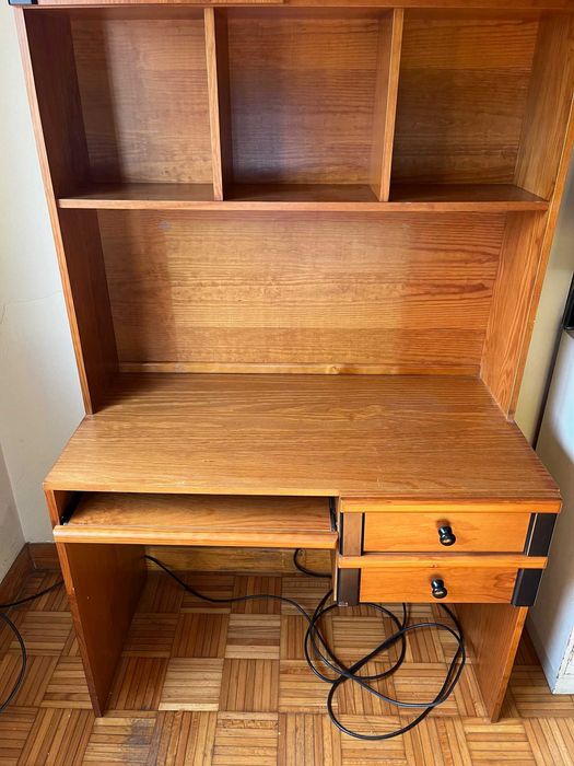 Secretaria com estante