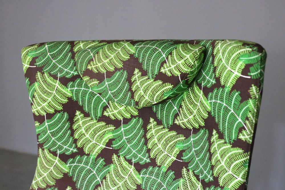 Poltrona IKEA com estampado floral