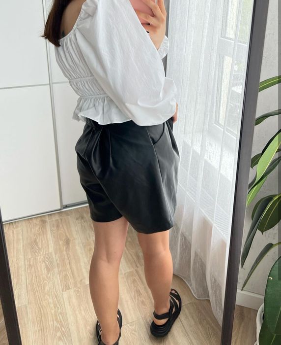 Шорти з еко шкіри. Дуже стильні! Розмір S-M. Нові!