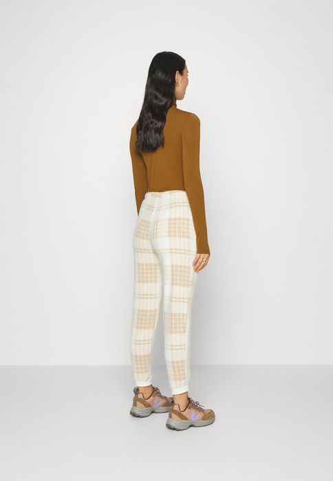 Spodnie dresowe polarowe Aerie L