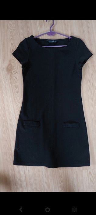 Czarna sukienka krótki rękaw