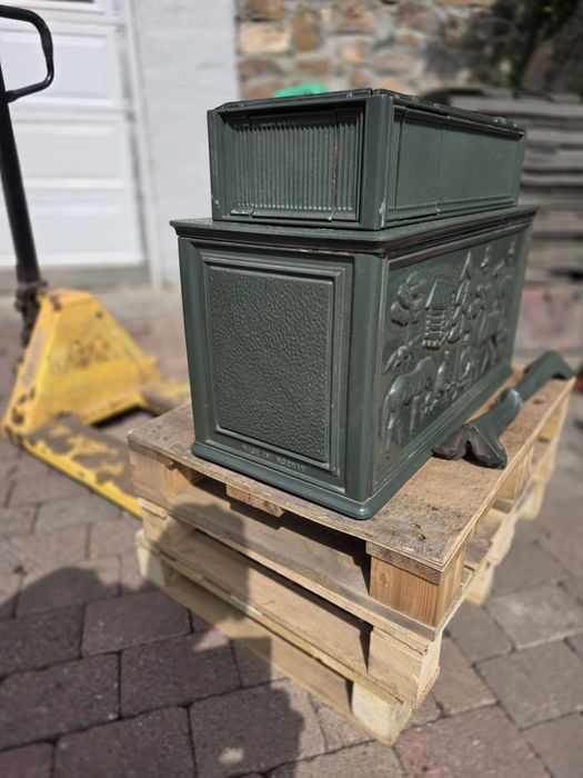 Piekny emaliowany piecyk  Jotul . Długość polan 60 cm