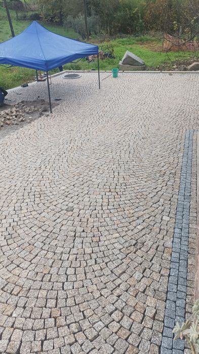 Pavimentações (calçada portuguesa) e obras públicas.