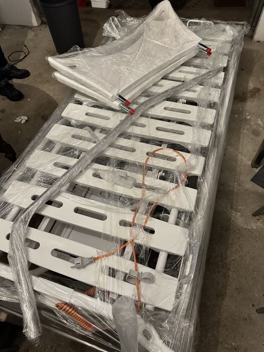 Cama hospitalar elétrica articulada – como nova