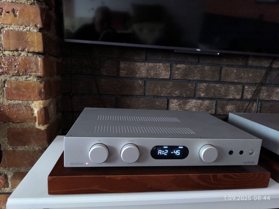 Zestaw stereo plus monitory.