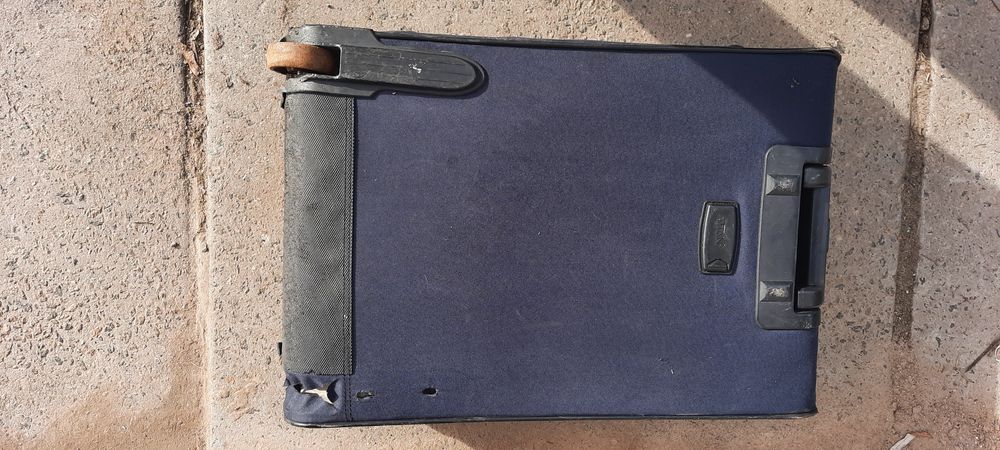Валіза, чемодан 63×41×25см. несправний.