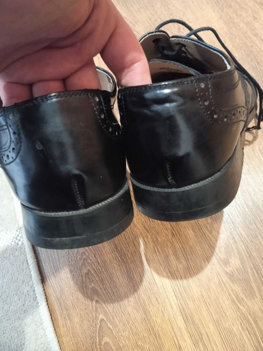 продам чоловічі шкіряні туфлі бренду Clarks