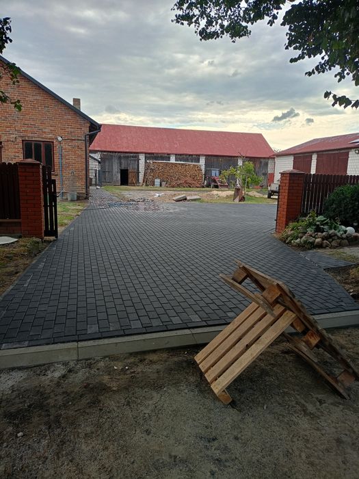 Układanie kostki brukowej