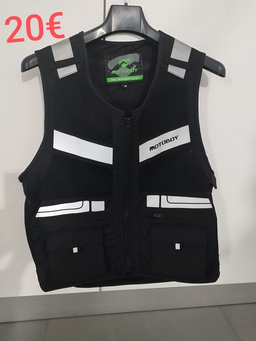 Vários equipamentos para enduro