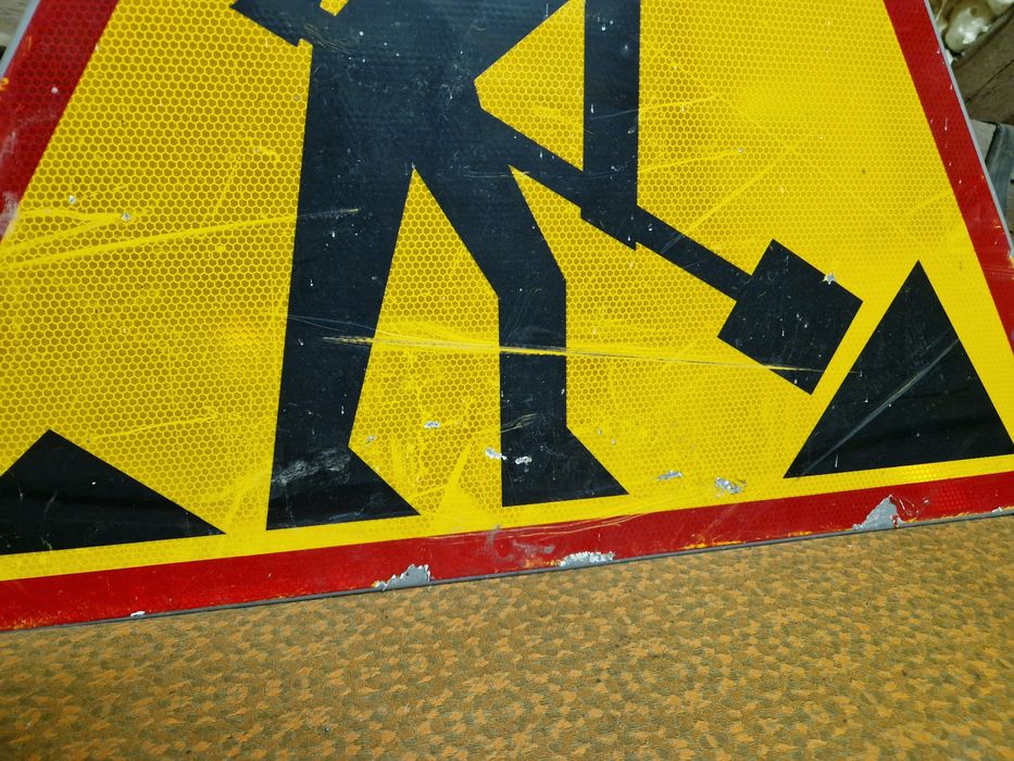 Znak drogowy a 14 roboty drogowe