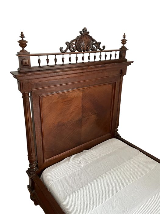 Ліжко антикварне