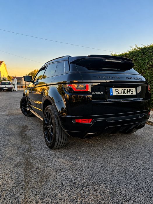 Land Rover Evoque Full Black Coupe foto 2
