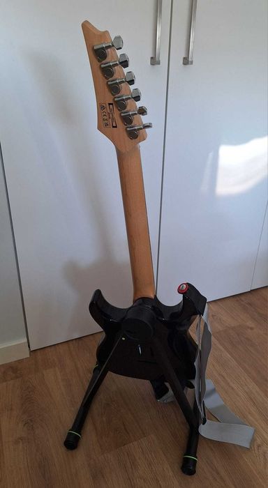 Guitarra eléctrica Ibanez Gio praticamente nova, com correia e softcase!