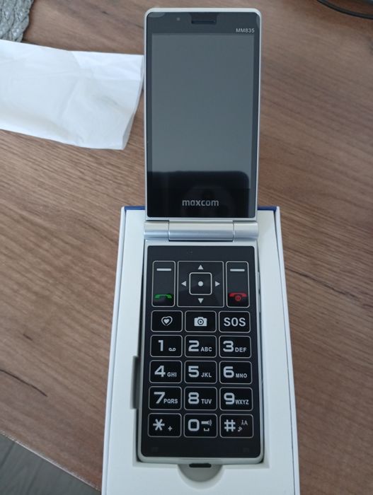 Telefon Nowy Dla Seniora Maxcom MM 835