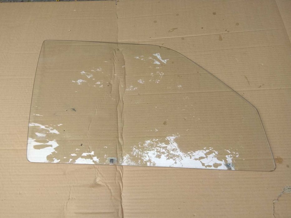 BMW 7 E23 Стекло двери  Л. 51321879693 и  П. 51321879694 Original BMW