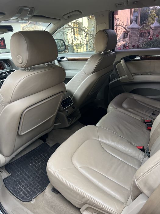 AUDI Q7 нерозмитнена
